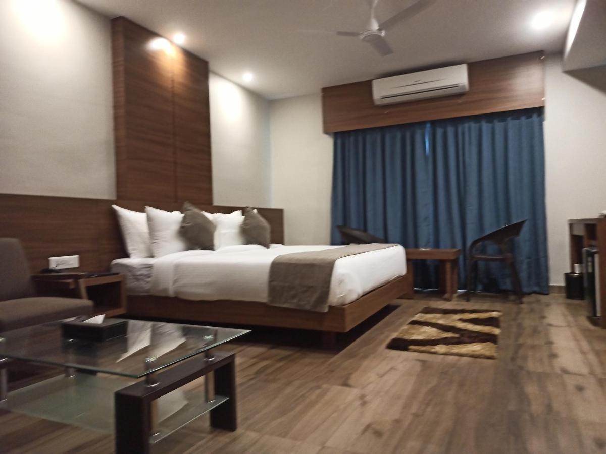 Hotel Tree Fern Dibrugarh Dış mekan fotoğraf