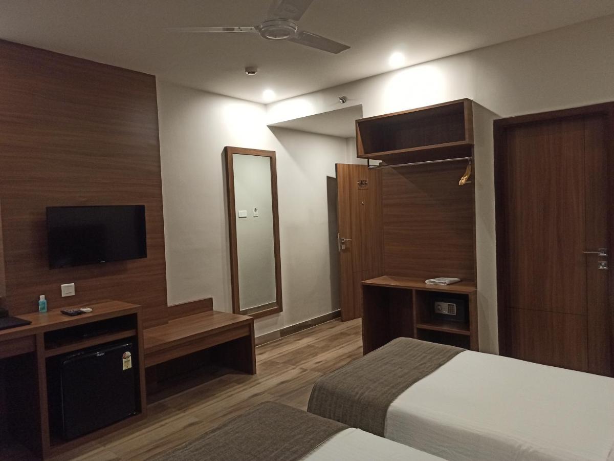 Hotel Tree Fern Dibrugarh Dış mekan fotoğraf