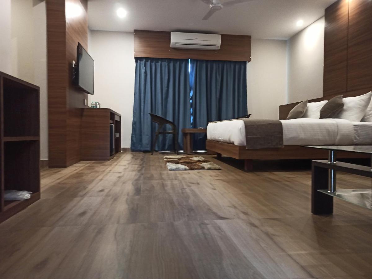 Hotel Tree Fern Dibrugarh Dış mekan fotoğraf
