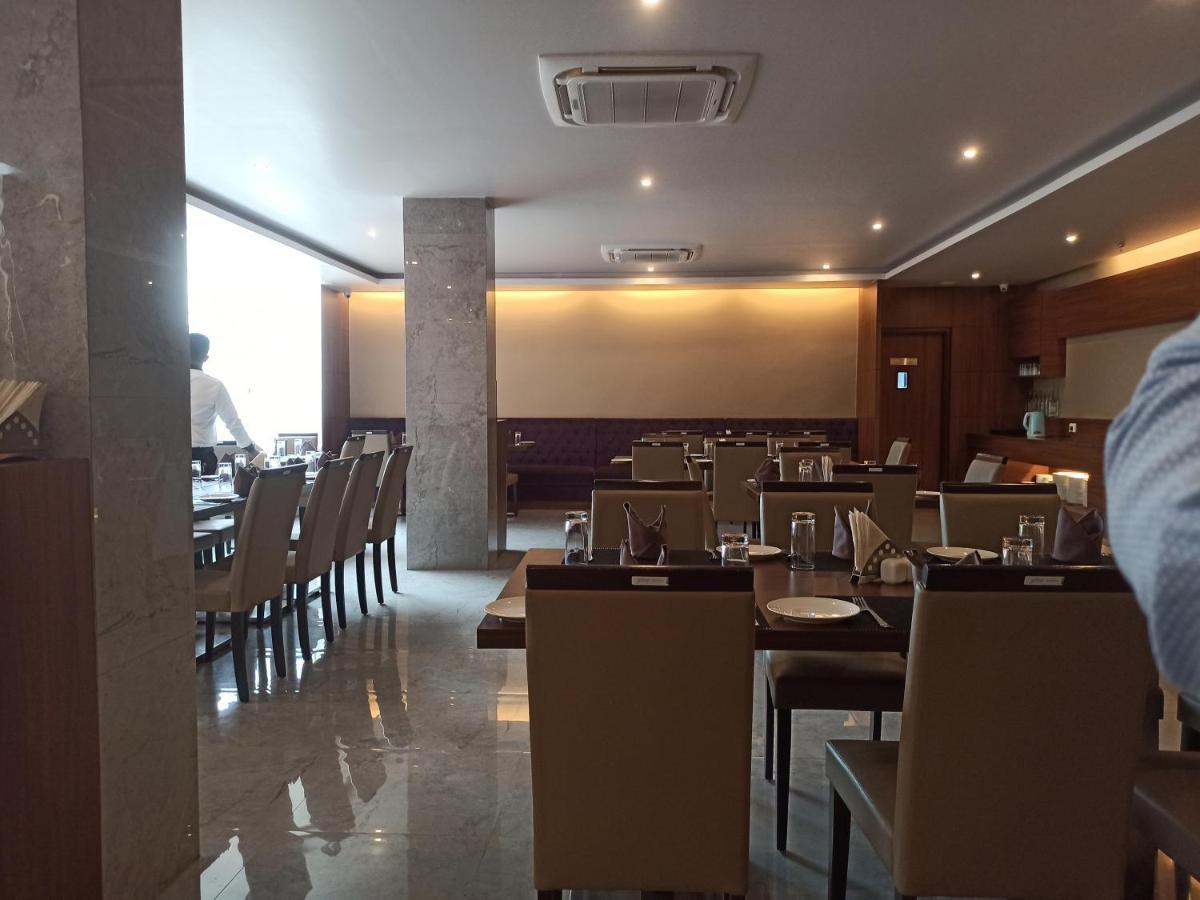 Hotel Tree Fern Dibrugarh Dış mekan fotoğraf