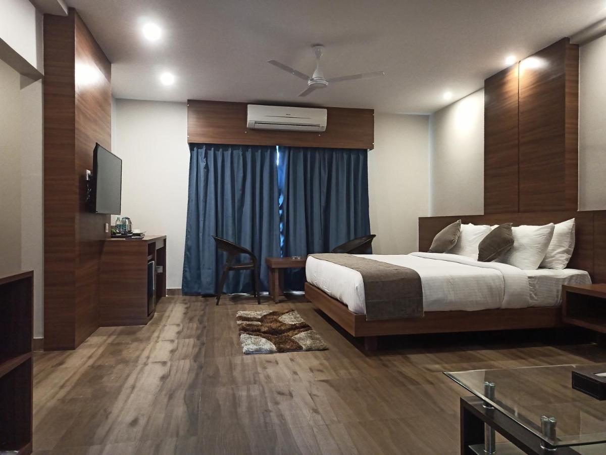 Hotel Tree Fern Dibrugarh Dış mekan fotoğraf