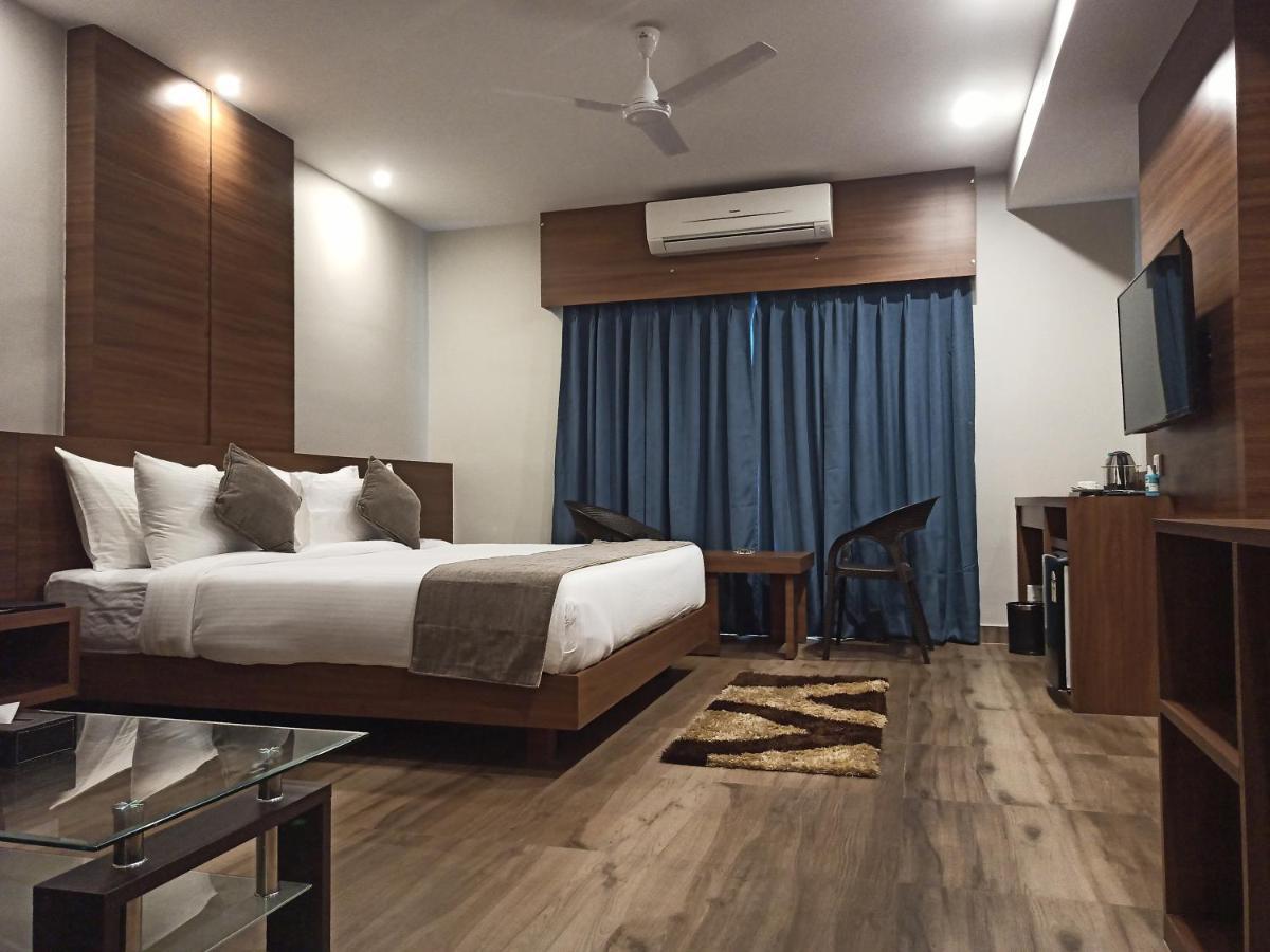Hotel Tree Fern Dibrugarh Dış mekan fotoğraf