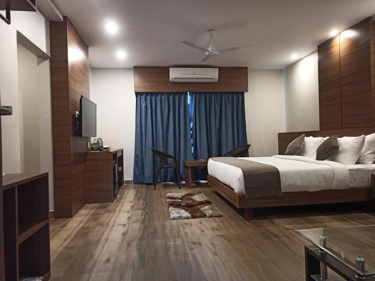 Hotel Tree Fern Dibrugarh Dış mekan fotoğraf