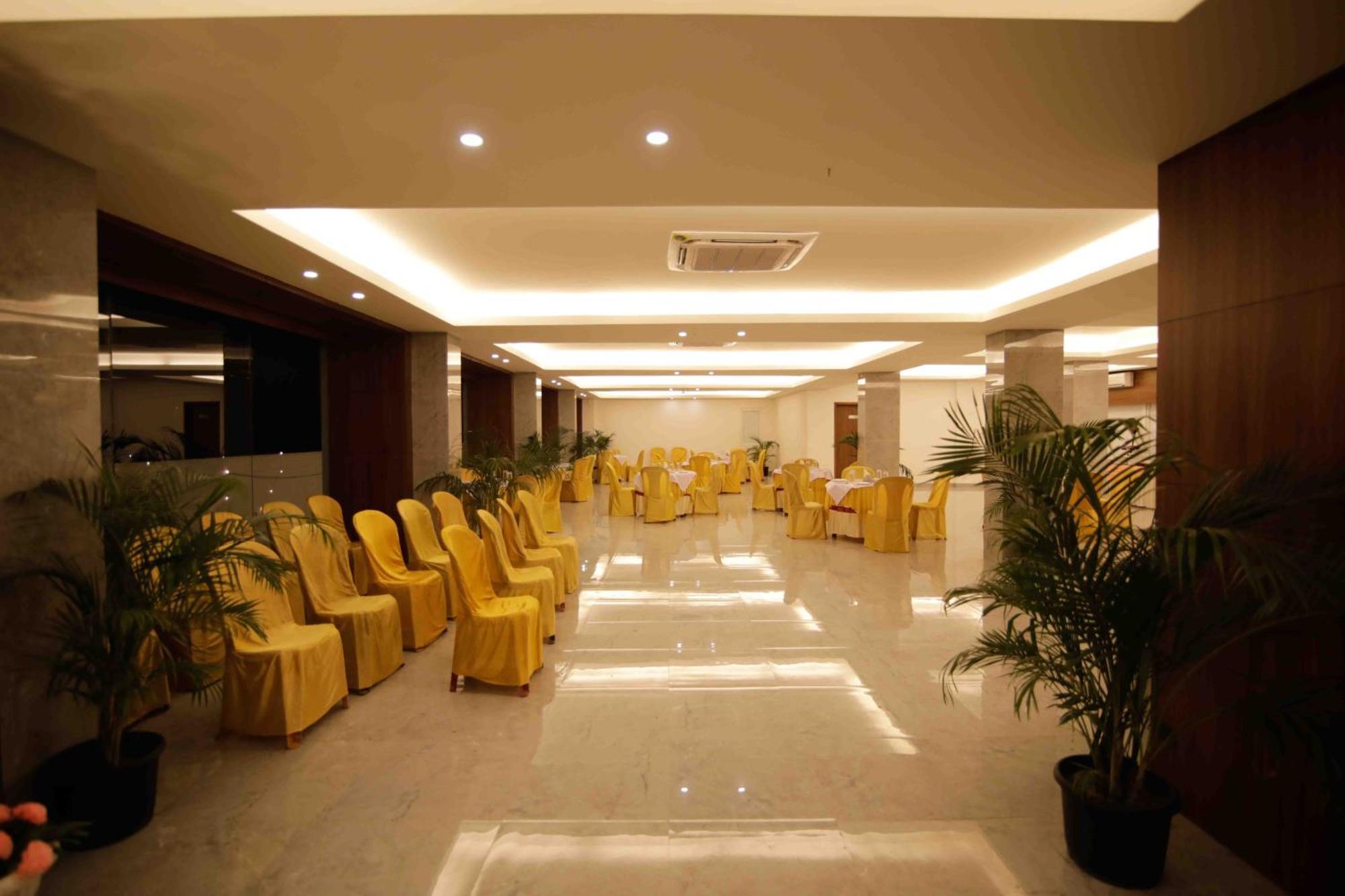 Hotel Tree Fern Dibrugarh Dış mekan fotoğraf